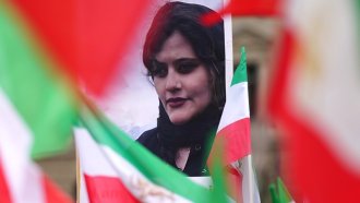 Иран забрани на семейството на Махса Амини да вземе наградата "Сахаров"