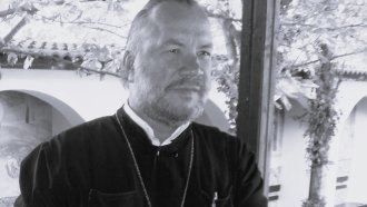 Почина отец Боян Саръев