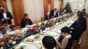 Путин вечеря на Коледа с близки на убити войници, докато жени на мобилизирани протестират в Москва