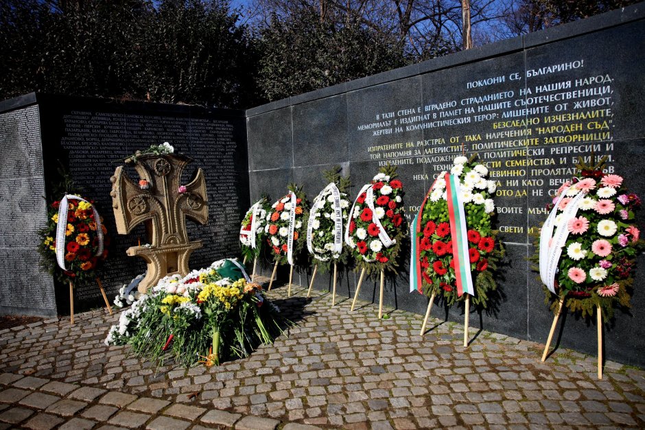 Десетски граждани, политически и обществени фигури отдадоха почит на жервите на комунистическия режим, Сн. БГНЕС