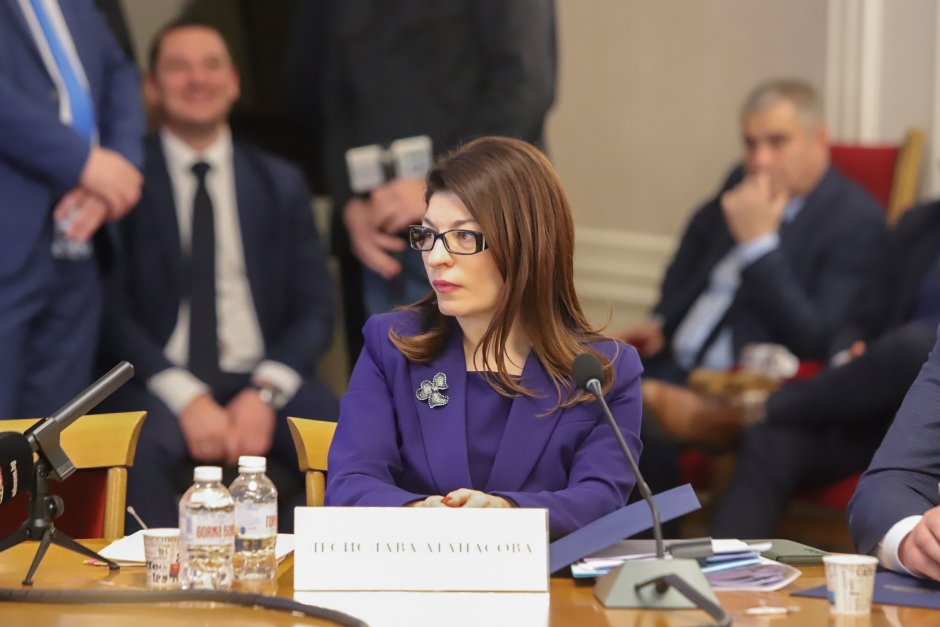 Десислава Атанасова пред Конституционната комисия, сн. БГНЕС