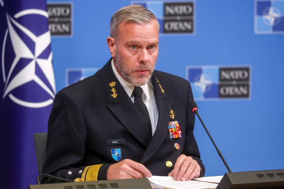 ръководителят на Военния комитет на НАТО адмирал Роб Бауер, Сн. ЕПА/БГНЕС