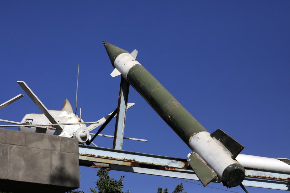 Ракета на хусите, подготвена за изстрелване Сн.ЕПА/БТНЕС