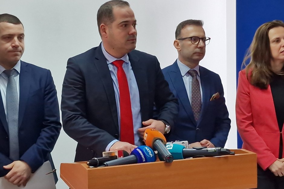 Калин Стоянов заедно с Лазар Христов (вляво) и главния секретар на МВР Живко Коцев (вдясно). Снимка: БГНЕС
