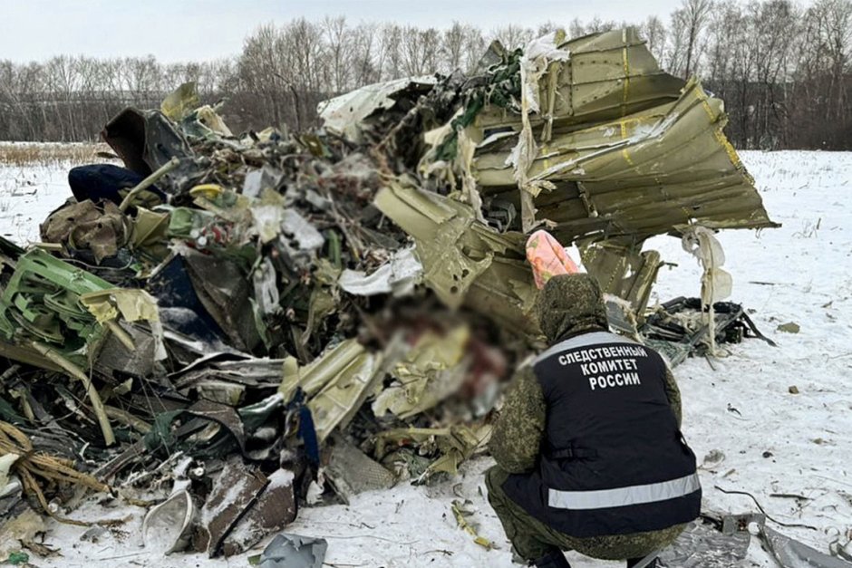 По твърдение на Москва при катастрофата са загинали 65 украински военнопленици, 6 души екипаж и още трима придружаващи