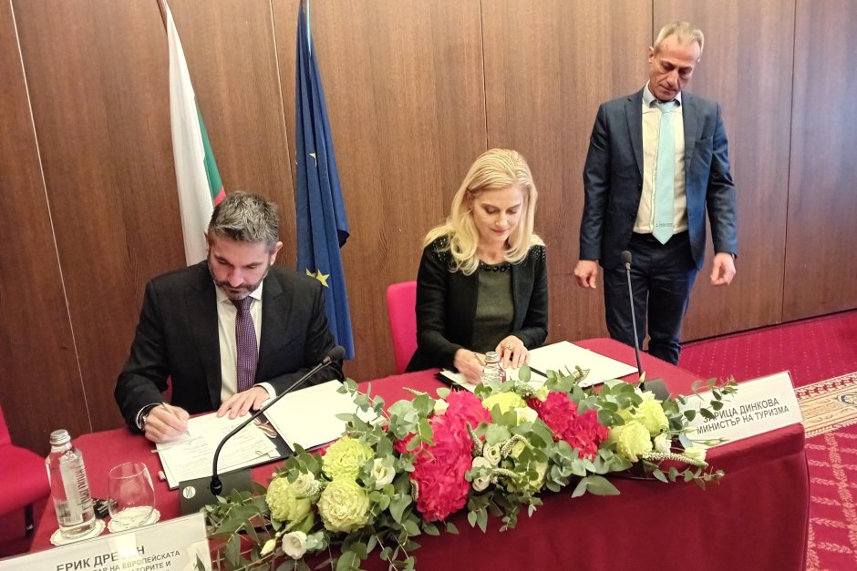 Министърът на туризма Зарица Динкова и генералният секретар на ЕСТАА Ерик Дрезин подписаха споразумение за сътрудничество Сн.АБТА