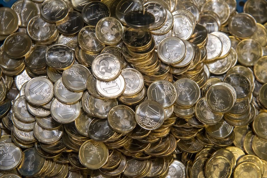 Франция претопи 27 милиона монети заради сгрешени звезди на ЕС