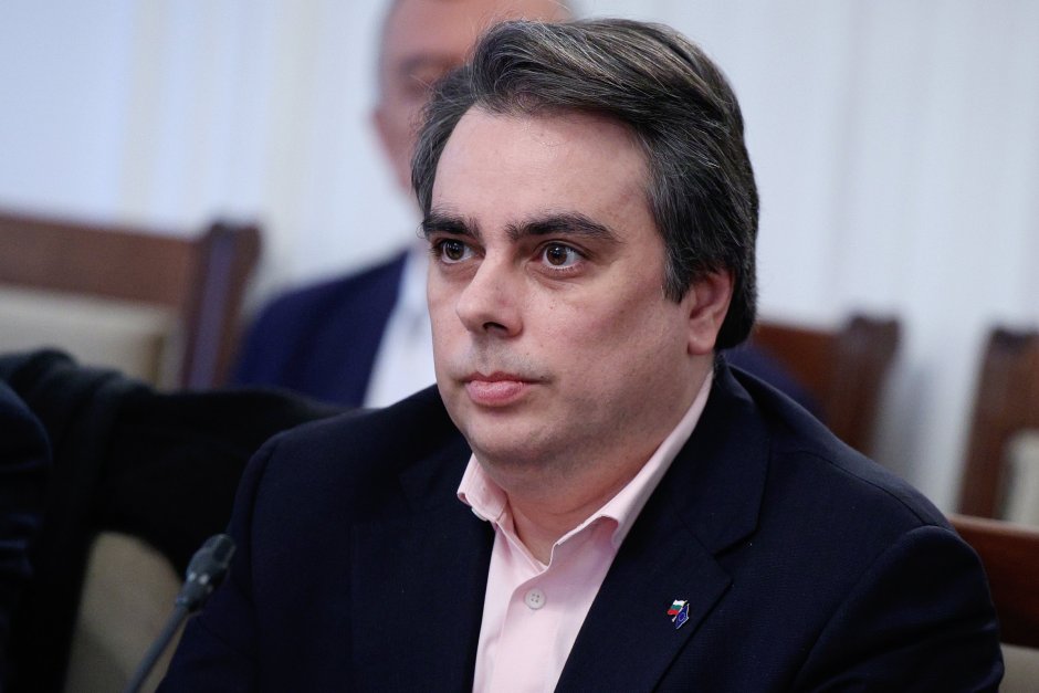 Финансовият министър Асен Василев обясни защо се бавят парите по НПВУ пред ресорната парламентарна комисия Сн.БГНЕС