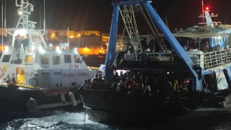 КС в Албания решава за историческата мигрантска сделка с Италия