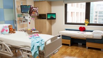 Държавата подписа с ЕИБ за изготвяне на още три доклада за детската болница