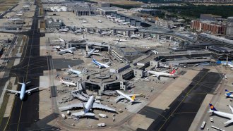 Летище Франкфурт отменя много полети заради очаквана снежна буря