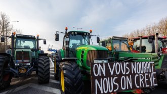 Белгийски и холандски фермери блокираха гранични пунктове и магистрали