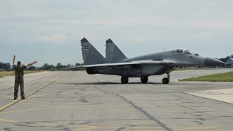 Модернизацията на Граф Игнатиево за F-16 поскъпва, но забавянето ѝ се наваксва