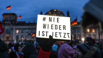 Стотици хиляди на протест срещу "Алтернатива за Германия" заради планове за депортация