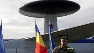 Румъния няма да връща задължителната военна служба