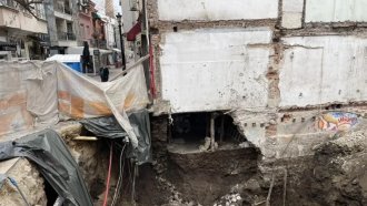 Част от стена на къща се срути заради строеж в "Капан" в Пловдив