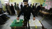 Пакистан спря мобилните връзки и интернета в деня на изборите
