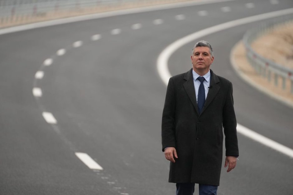 Като човек, израснал във Видин, е изключително вълнуващо пускането на 13.6 км от магистралата Видин - Ботевград, каза регионалният министър Андрей Цеков Сн. МРРБ