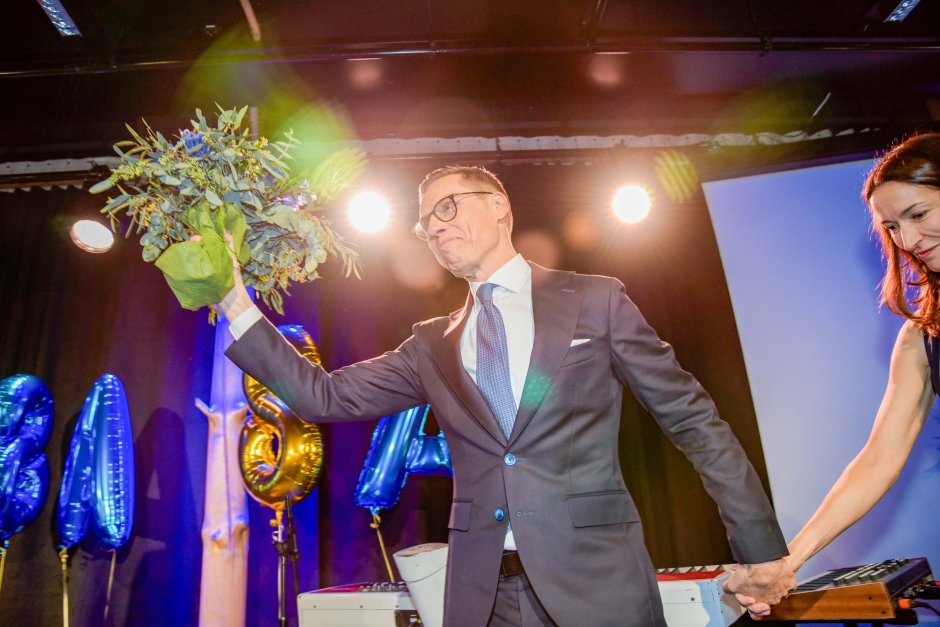 Александър Стуб празнува изборната победа, Сн. ЕПА/БГНЕС