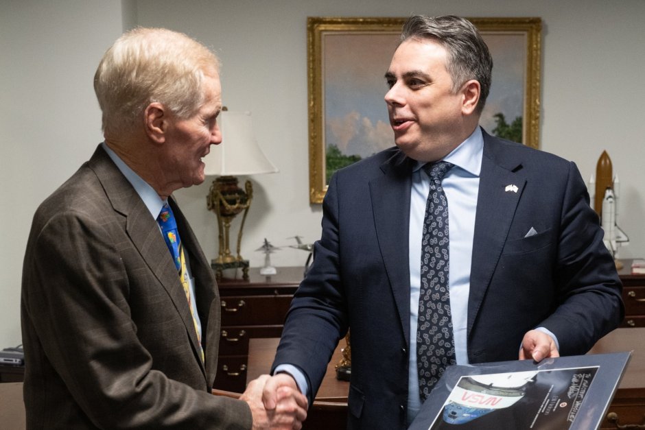 През втория ден от посещението си във Вашингтон министърът на финансите Асен Василев се срещна с шефа на НАСА Бил Нелсън, който ще посети България през есента, Сн. Министерство на финансите
