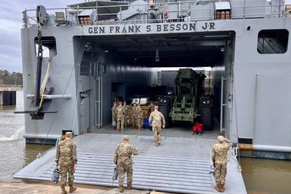 Военният кораб пътува към Газа, за да достави оборудването на временния кей, сн. Армията на САЩ