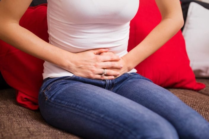 Най-често срещаните симптоми на заболяването са болка в коремната област преди или по време на менструация, както и по време на овулация.