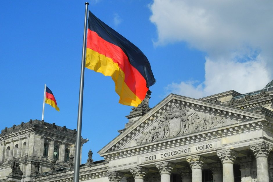 Германският Бундестаг прие закон за отстраняване на екстремисти от съдебната система