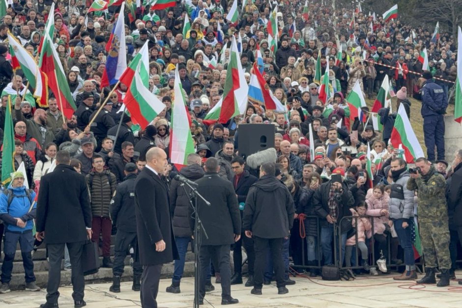 Президентът Румен Радев изнесе слово пред Паметника на свободата. Снимка: БГНЕС