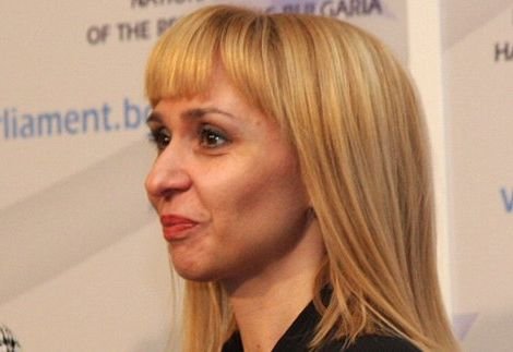 Диана Ковачева отново подхвана енергийния регулатора заради цените на парното