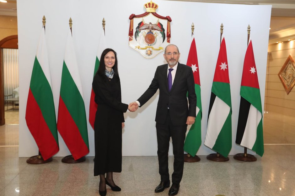 Външният министър Мария Габриел се срещна с йорданския си колега си д-р Айман Ал-Сафади. Тя бе приета и на аудиенция от Н.В. крал Абдула II, крал на Хашемитско кралство Йордания. Снимка: МВнР