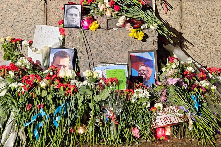 На траурните агенции в Москва е забранено да организират поклонението пред Навални