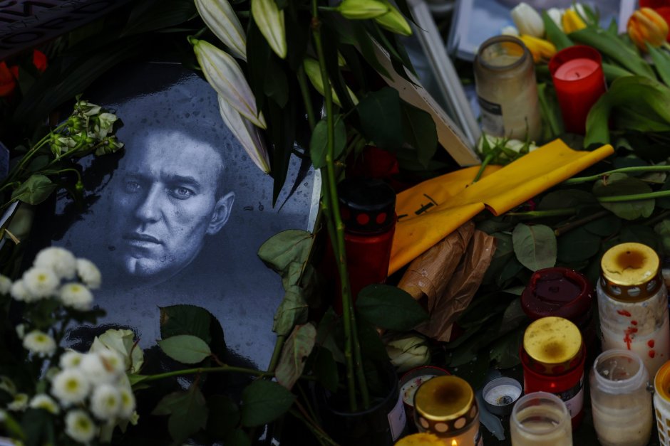 Поклонение пред Навални явно няма да има, а направо погребение, след като сътрудниците му получават отказ от траурни агенции за организирането на прощаване с критика на Путин, сн. ЕПА/БГНЕС