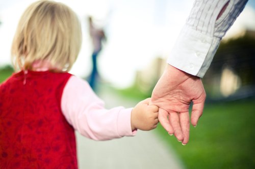 Почти два пъти повече деца в риск се отглеждат в семейна среда отколкото в социални услуги