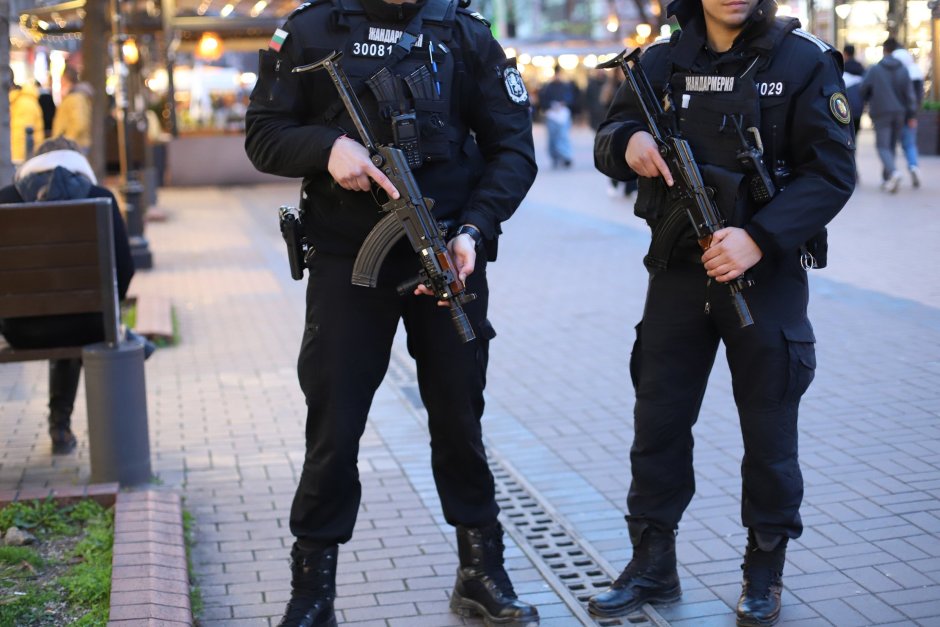 Полиция и жандармерия е разположена в центъра на София заради побоите от писладните дни, сн. БГНЕС