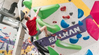 Световен шампион по катерене тества новата зала Balkan Climbing