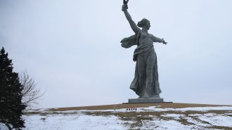Рускиня е арестувана за обида на паметник