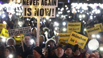 До 100 000 души са участвали в демонстрация в Мюнхен срещу расизма и антисемитизма