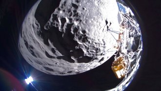 Частният космически кораб се е преобърнал при кацането на Луната
