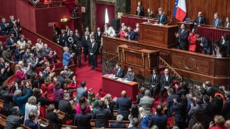 Франция стана първата държава, която вписва в конституцията си правото на аборт