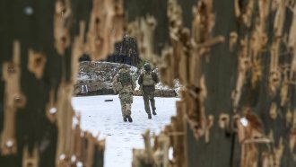 Европа се бори с недостига на барут при доставката на снаряди за Украйна