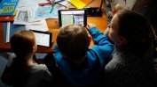 Децата са уязвими онлайн, тийновете – от фейк нюз, а много родители не ги контролират