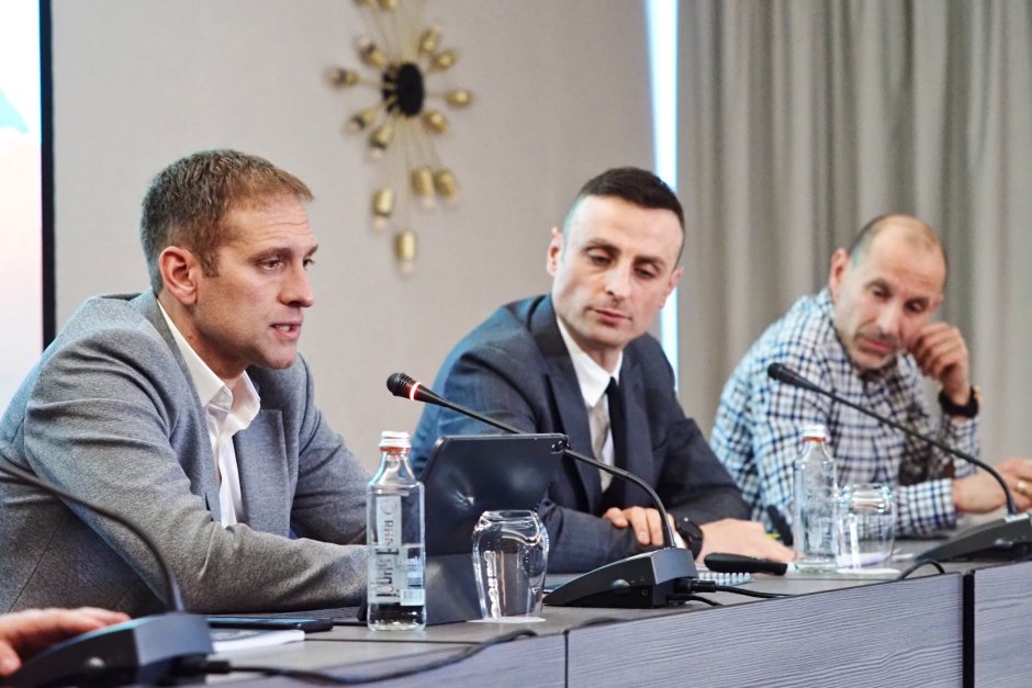 Стилиян Петров, Димитър Бербатов и Мартин Петров (вдясо), снимка БГНЕС