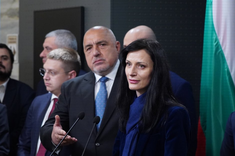 Лидерът на ГЕРБ Бойко Борисов и вицепремиерът в оставка Мария Габриел. Снимка: БГНЕС