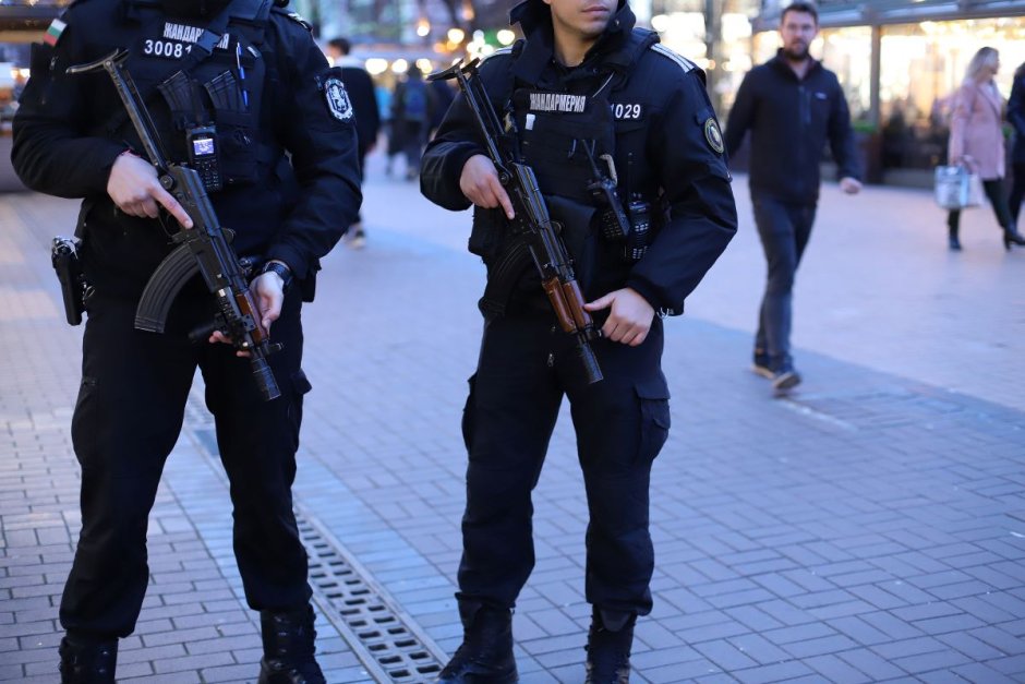 Въоръжени полицаи ще патрулират на оживени места в страната Сн. Архив/БГНЕС