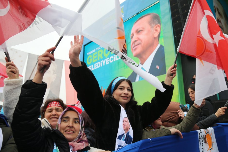 Турският президент Ердоган съобщи, че на предизборния митинг са се събрали 200 000 поддръжници на партията му Сн. ЕПА/БГНЕС