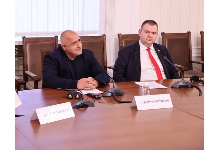 Лидерът на ГЕРБ Бойко Борисов и съпредседателят на ДПС Делян Пеевски. Снимка: Пресцентър на Народното събрание