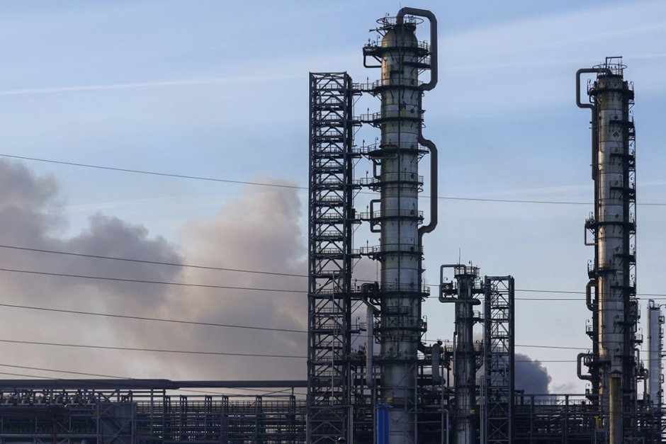 Пожар в рафинерия в руския град Рязан