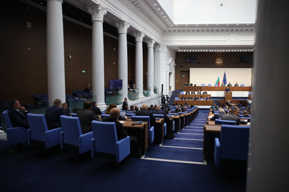 Депутатите разчистиха конституционните проблеми пред Главчев