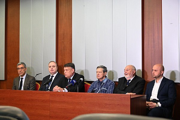 На пресконференцията присъстваха настоящият и предходни ректори на университета, както и бивши министри на образованието, Сн. Софийски университет