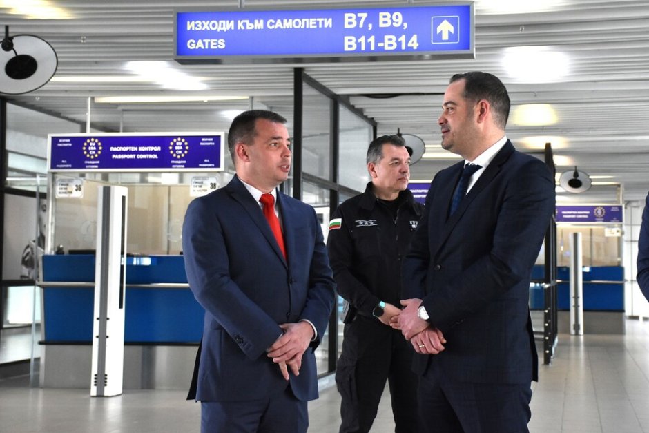 Вътрешният министър Калин Стоянов провери готовността на летище "София" за Шенген и отчете намаляване на миграционния натиск Сн.МВР